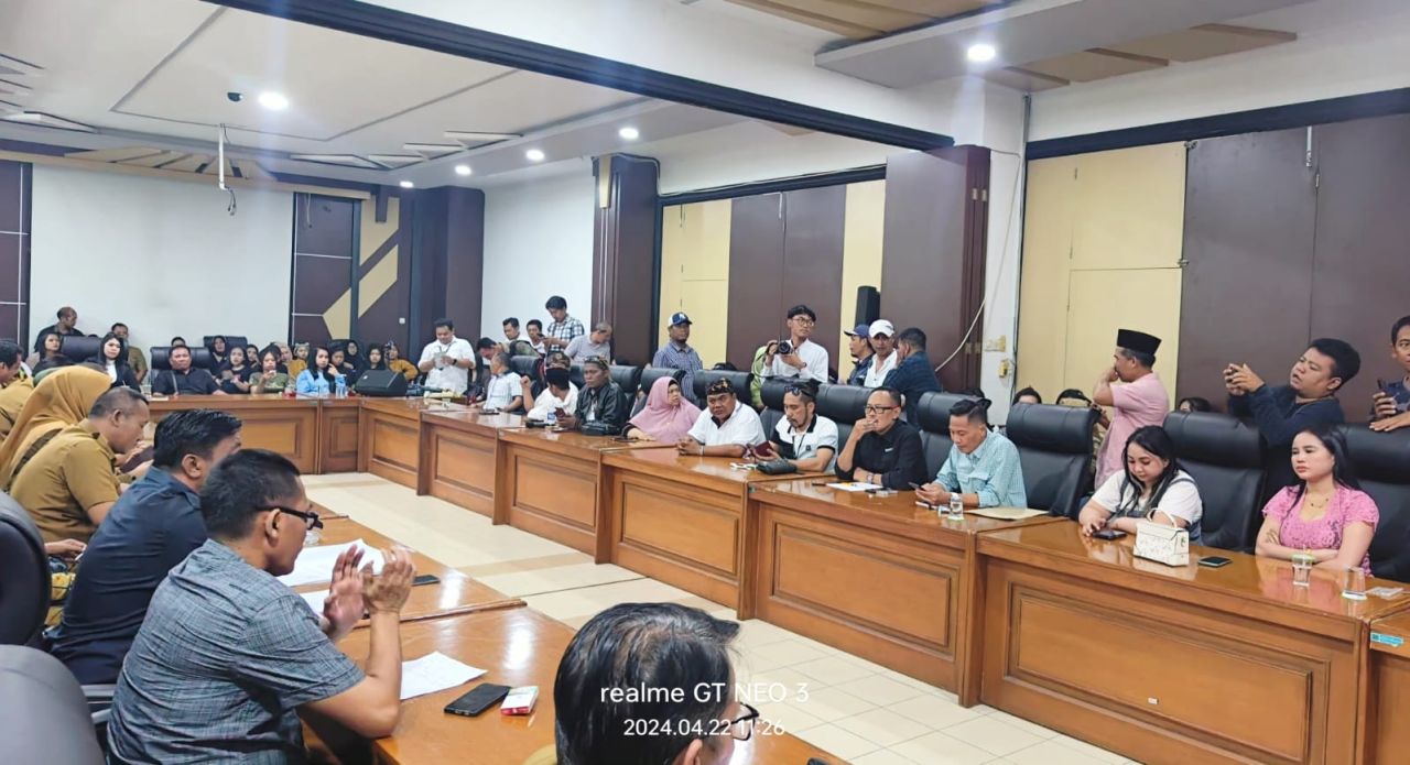 Ratusan PL didampingi PUSAKA menggelar audensi bersama DPRD dan OPD terkait