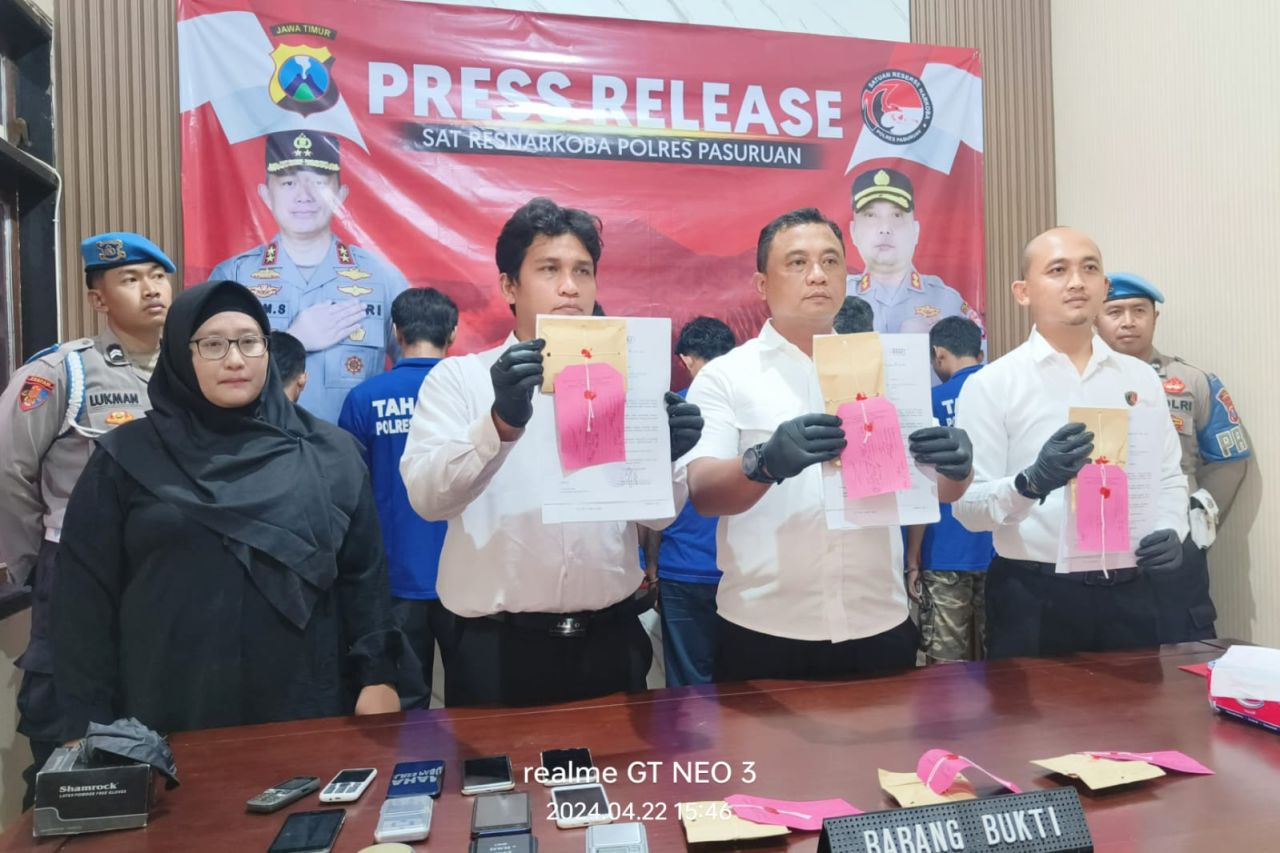 Satreskoba Polres Pasuruan berhasil menggulung enam tersangka pengedar sabu dalam sebulan