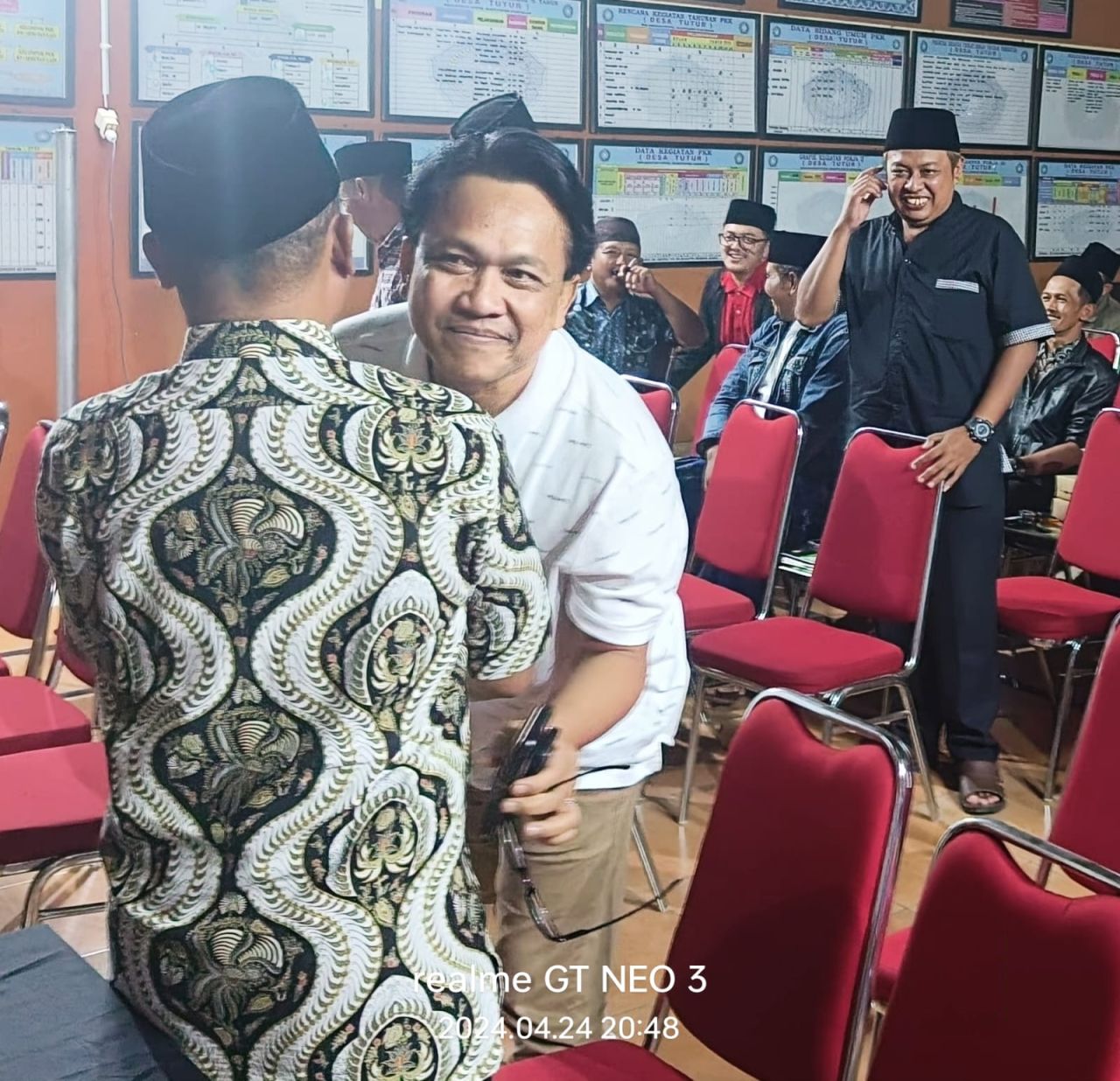 Ramdhanu Dwiyantoro siap calon diri sebagai Bupati Pasuruan saat menghadiri Halal Bi Halal di Balai Desa Tutur