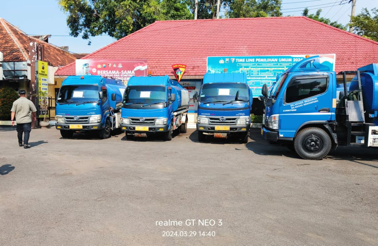 Empat truk tangki diduga muat BBM berhasil disita Polisi