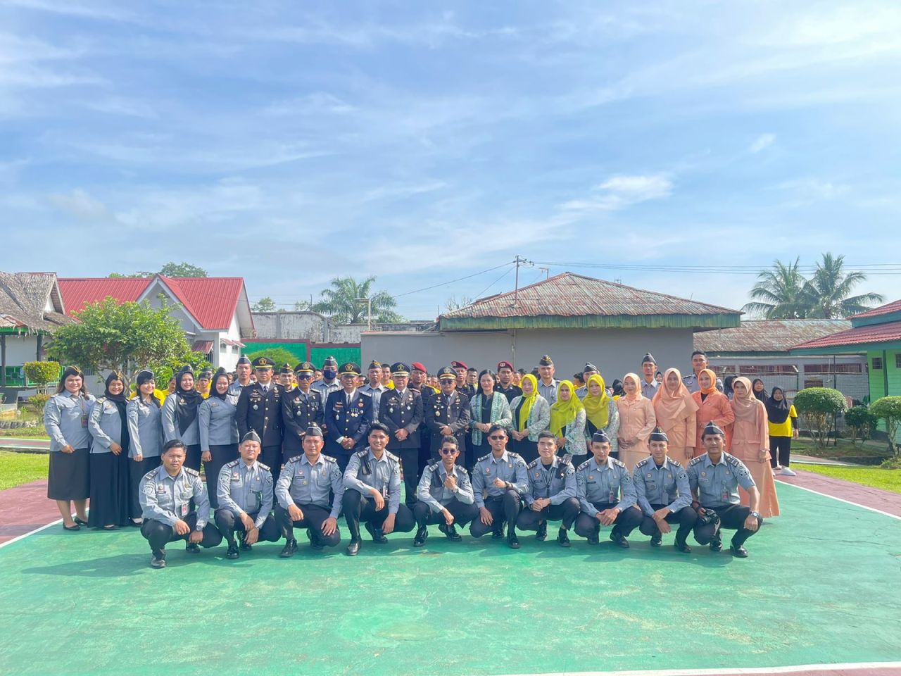 Petugas Rumah Tahanan Negara Kelas II b Rengat usai upacara