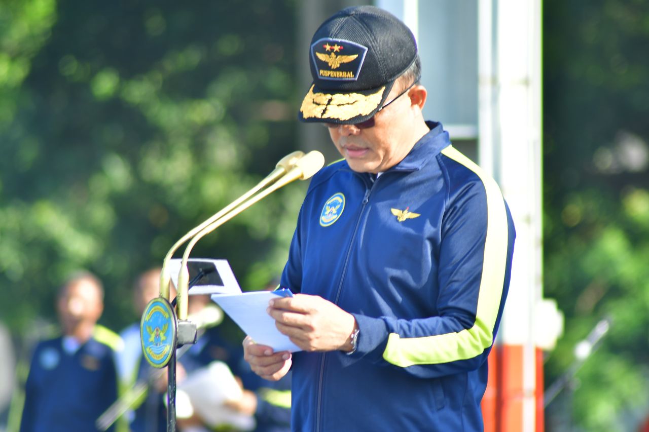 Komandan Puspenerbal Laksda TNl Sisyani Jaffar