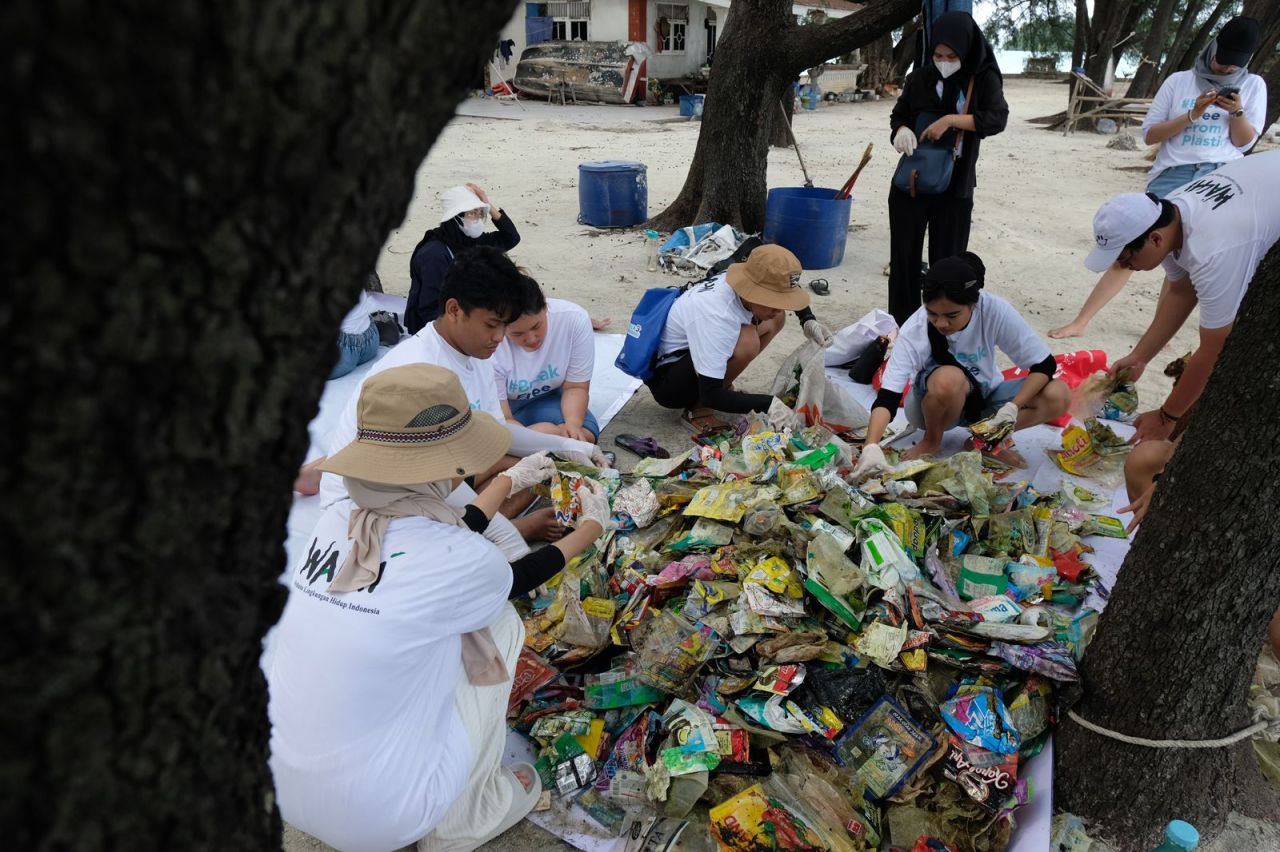 Break Free From Plastic (BFFP) melakukan audit merk