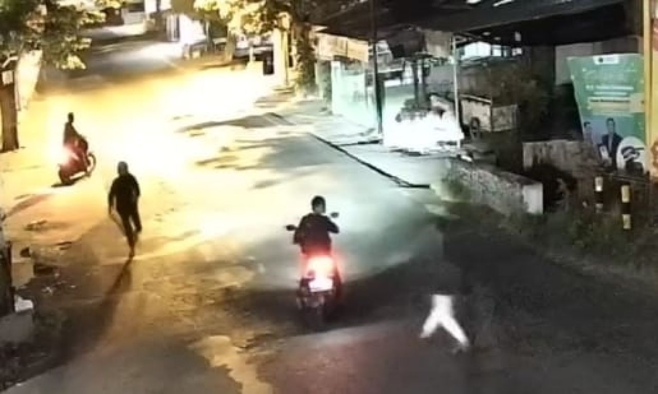 tangkap layar CCTV yang viral di medsos