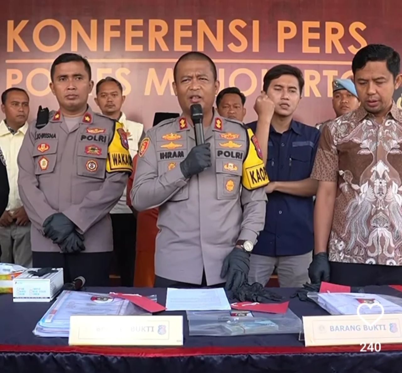 Kapolres Mojokerto, AKBP Ihram Kustarto (tengah) saat konpers bersama jajarannya
