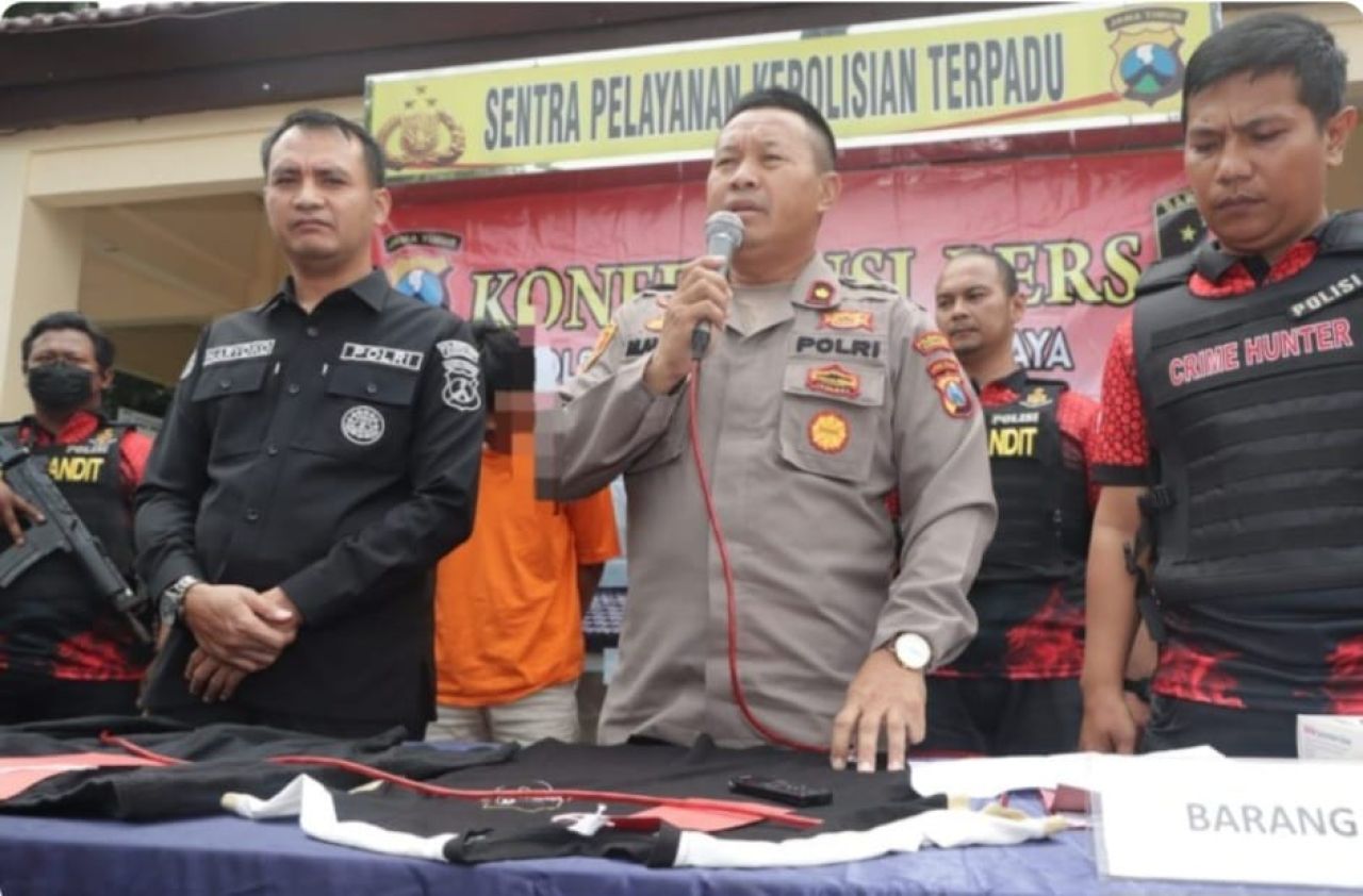 Kapolsek Lakarsantri saat konpers kasus curanmor