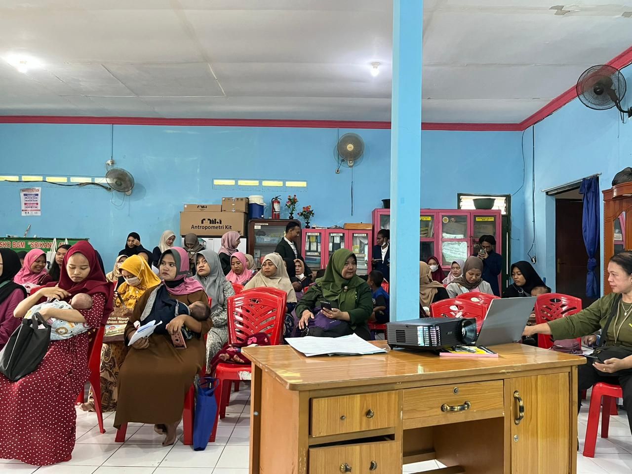 Poltekkes Kemenkes Surabaya mengadakan kegiatan pengabdian kepada masyarakat di wilayah Kelurahan Tambak Wedi