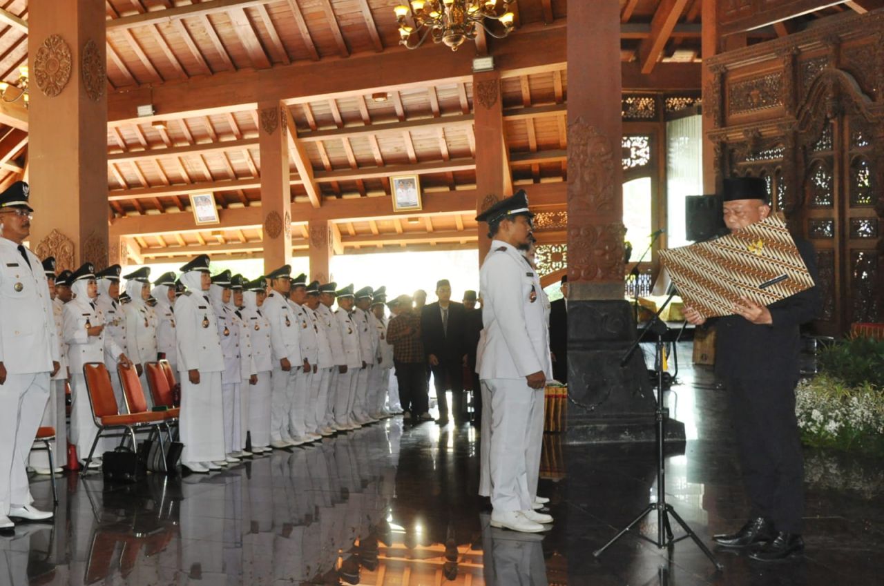 Prosesi 281 Lurah Ponorogo Saat Pelantikan