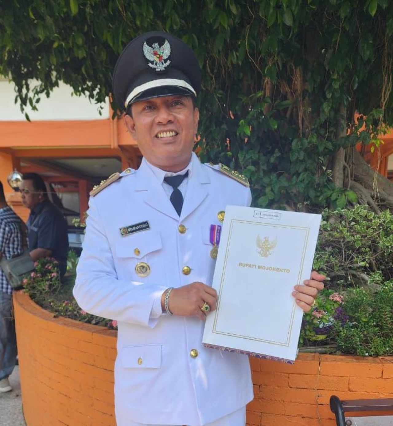 Kepala Desa Sugeng, Munmandono, menjadi salah satu Kades yang dapat SK Perpanjangan