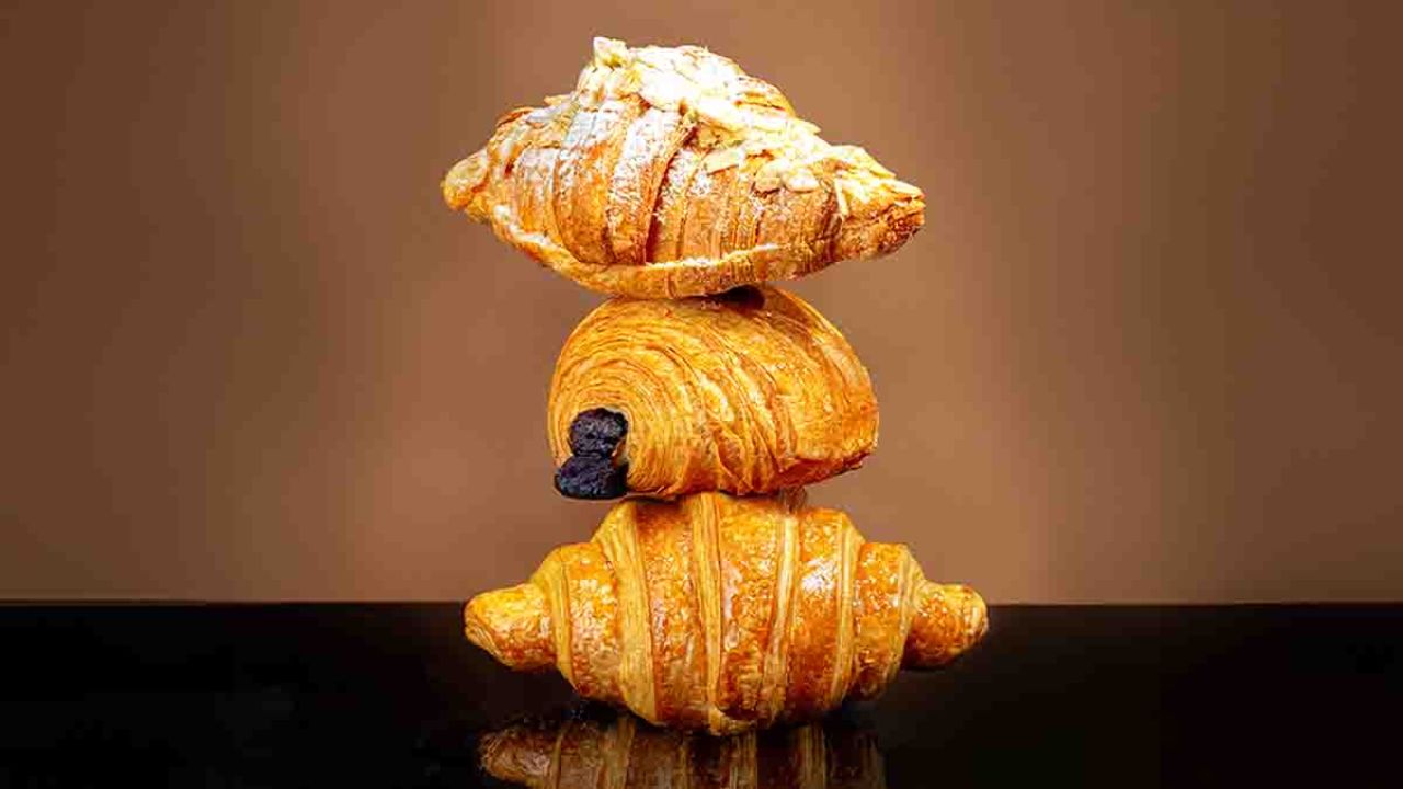Hidangan pastry freshly made Croissant