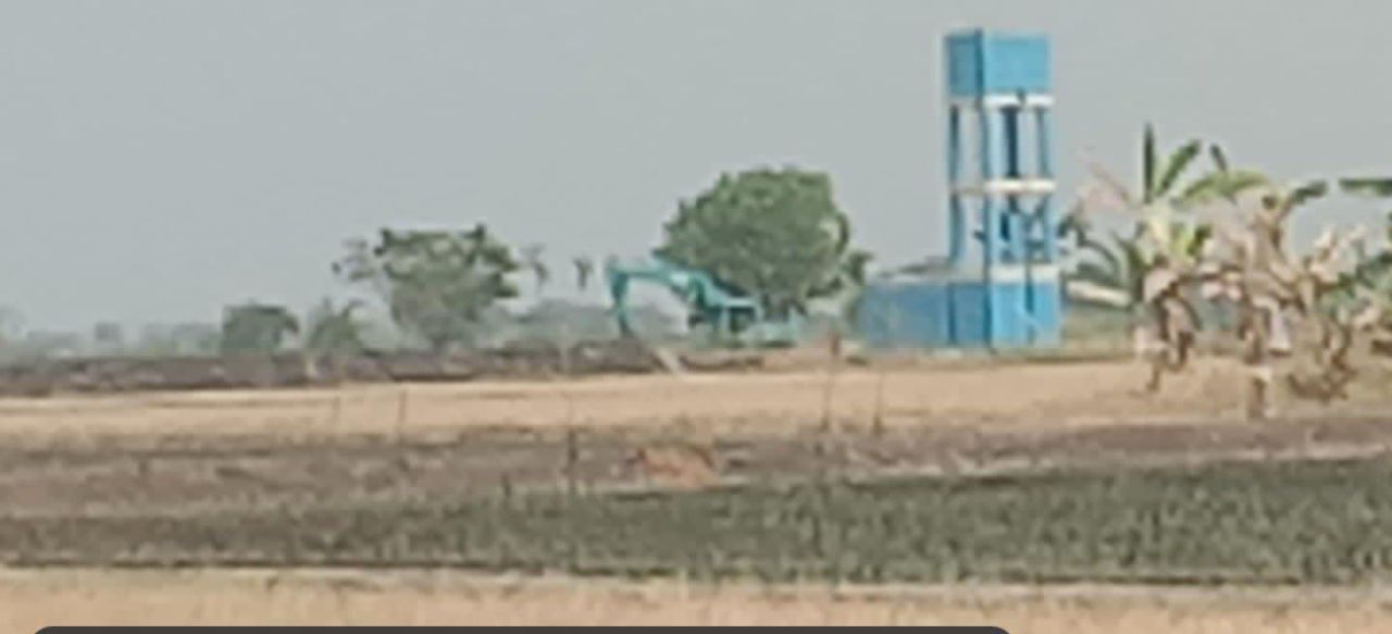 Proyek pengerukan embung di Dusun Ngemplak, Desa Munggugebang