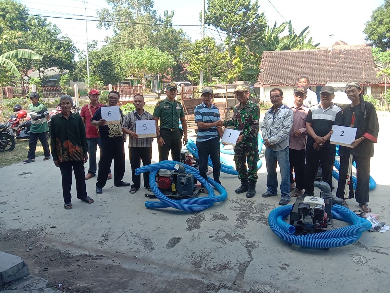 Pasiter Kodim 0802/Ponorogo Hadiri Penyerahan Bantuan Pompa Air APBN Tahun Anggaran 2024