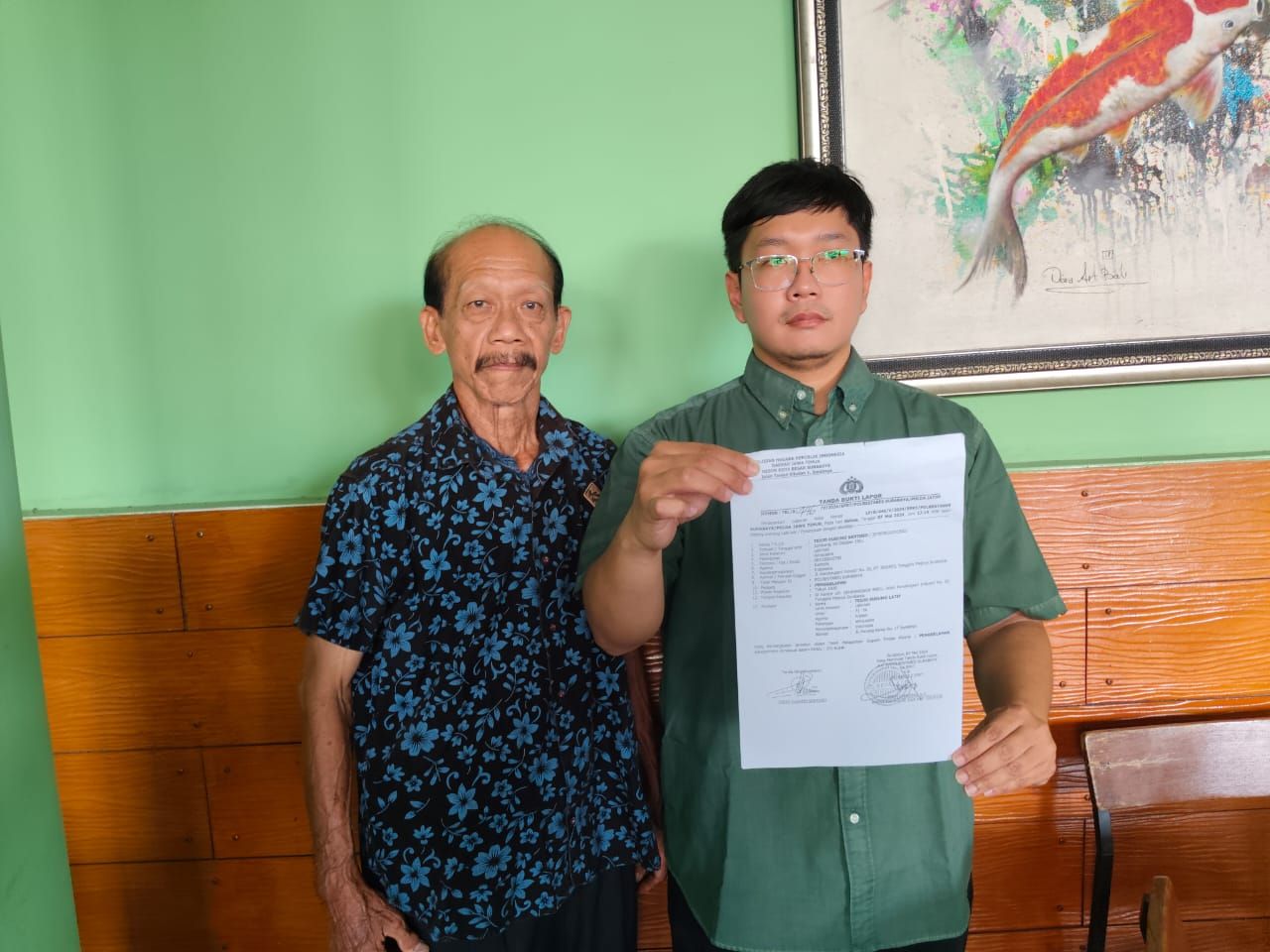 Tedjo Kusumo Santoso (kiri) dan kuasa hukumnya