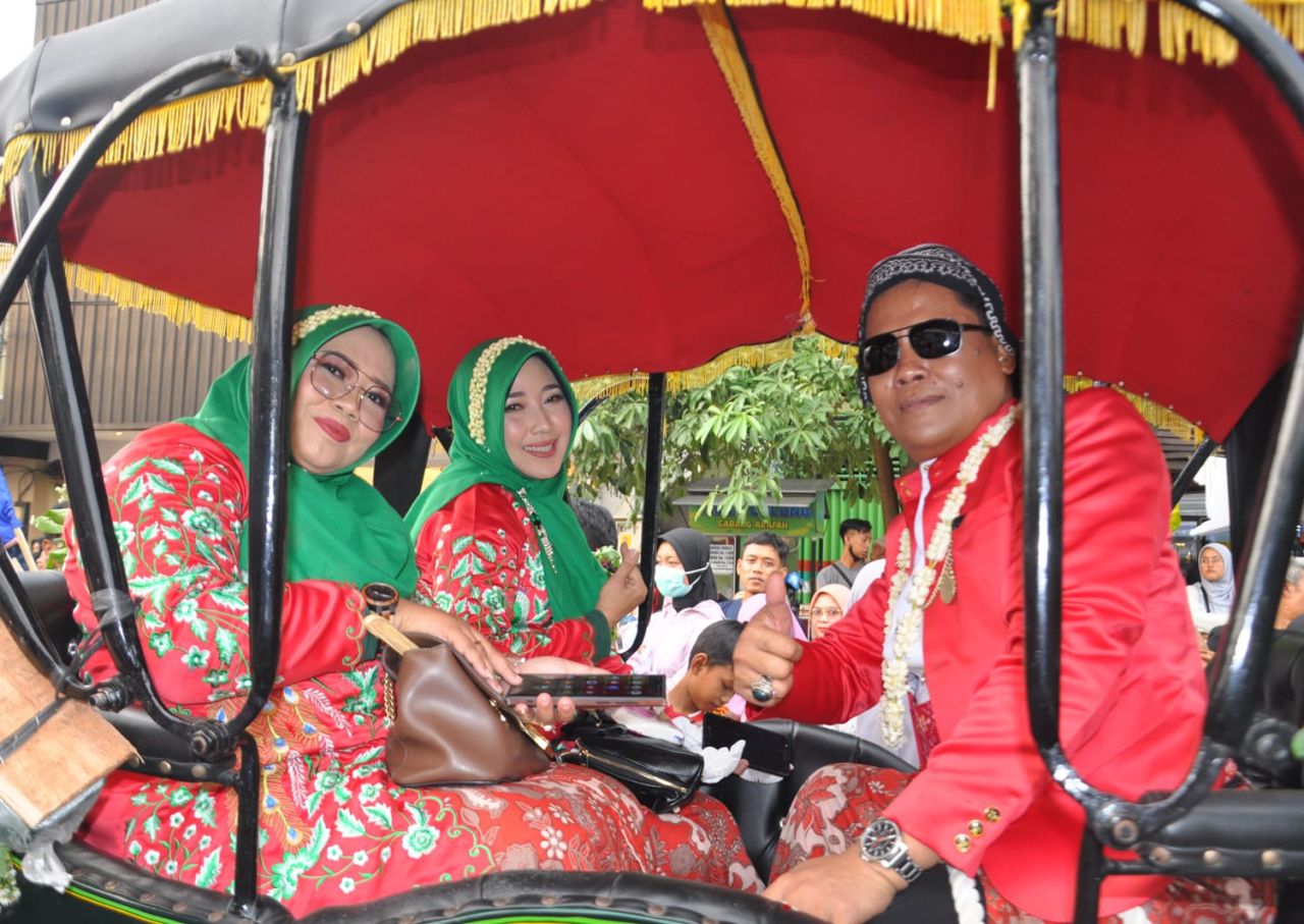 Grebeg Suro 2024 Dokter RSUD Ponorogo Ikuti Pawai Kirab Lintas Sejarah