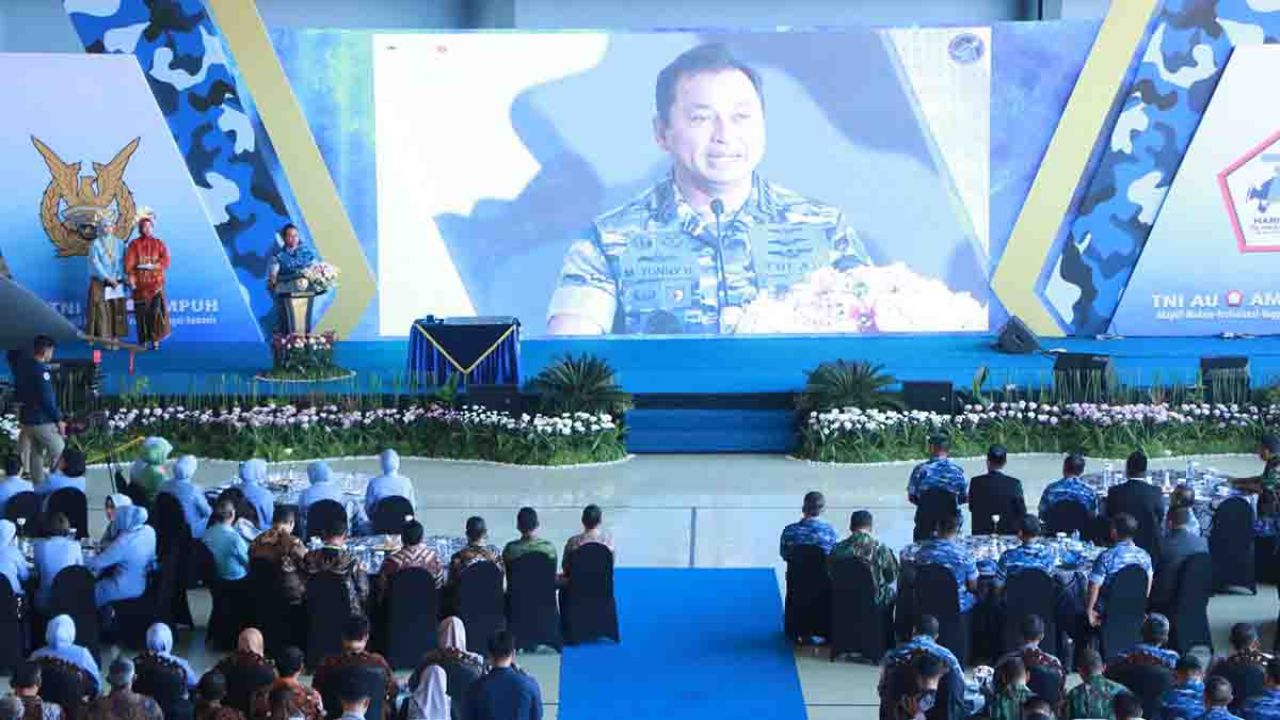 Karya Bakti yang dilaksanakan di Skadron 33 Lanud Sultan Hasanuddin, Makassar