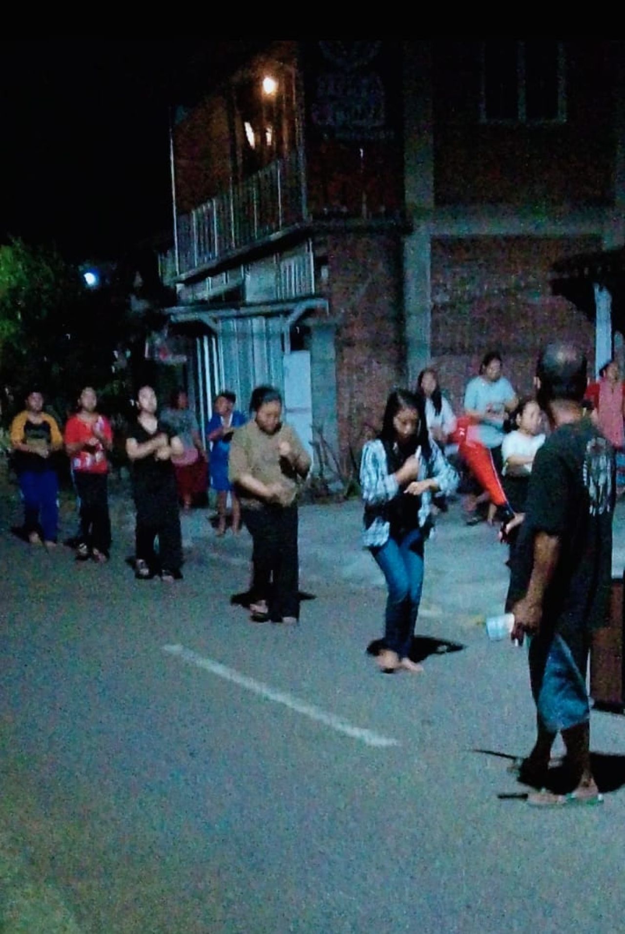 Warga Dusun Sidowayah latihan menjelang karnaval