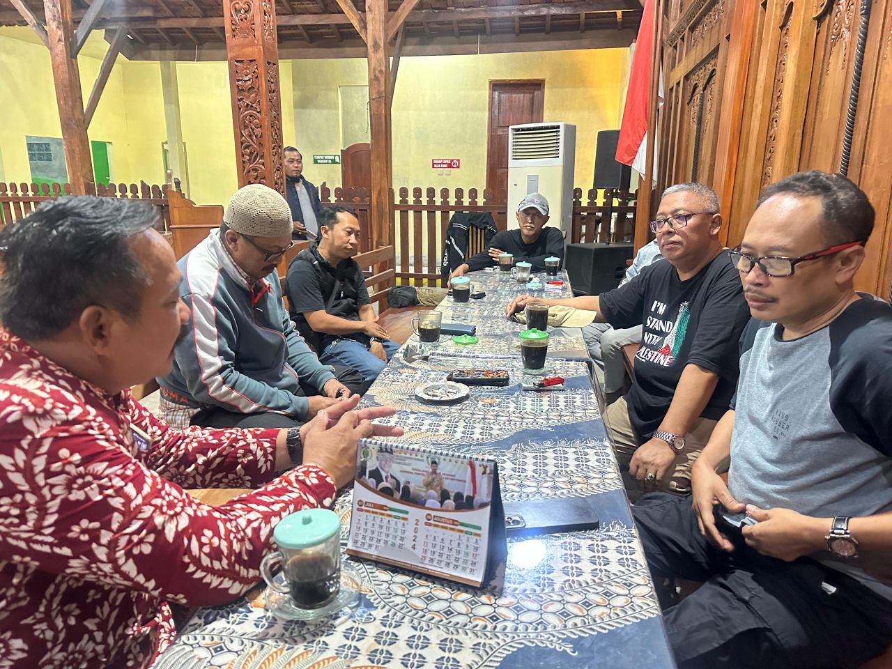Rembuk menuju Kota Pandaan. Bersama anggota DPRD Kabupaten Pasuruan dengan sejumlah NGO di WMD, Desa Tawarejo, Kecamatan Pandaan