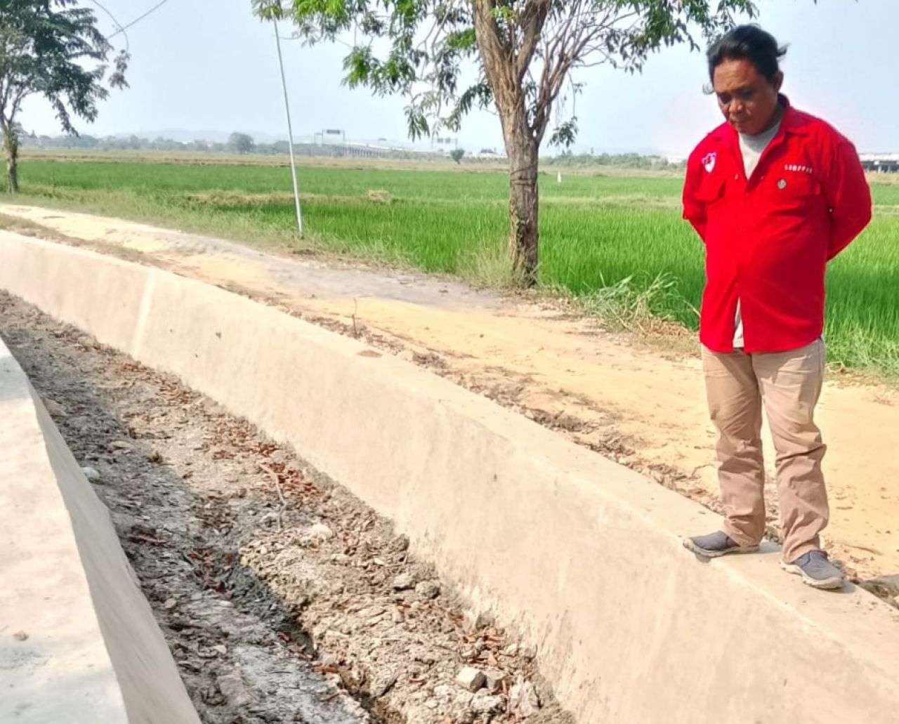 Aris Gunawan meninjau proyek TPT di Desa Pandu