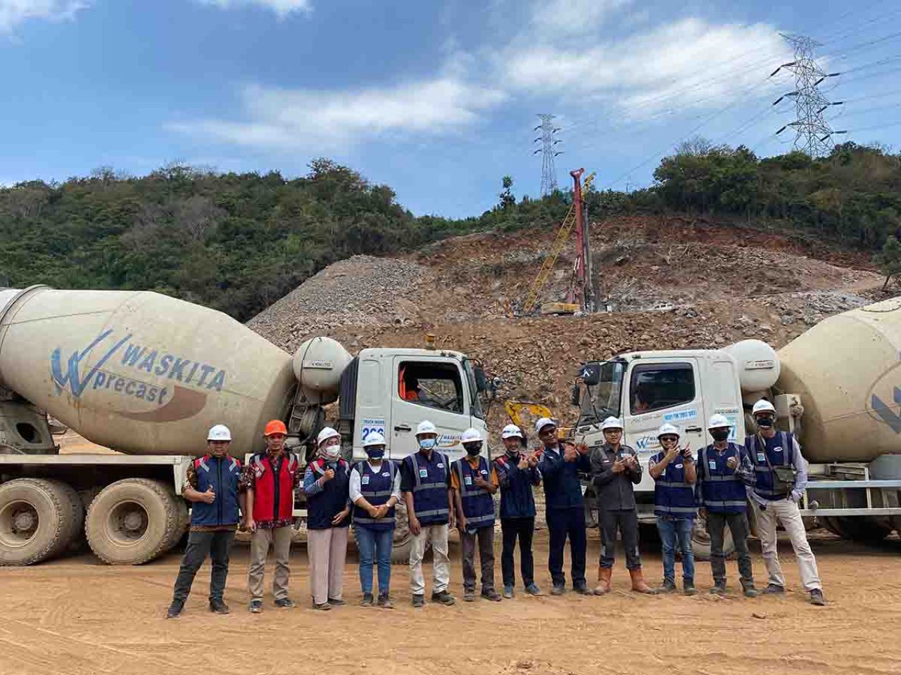 Manajemen PT Waskita Beton Precast Tbk bersama media