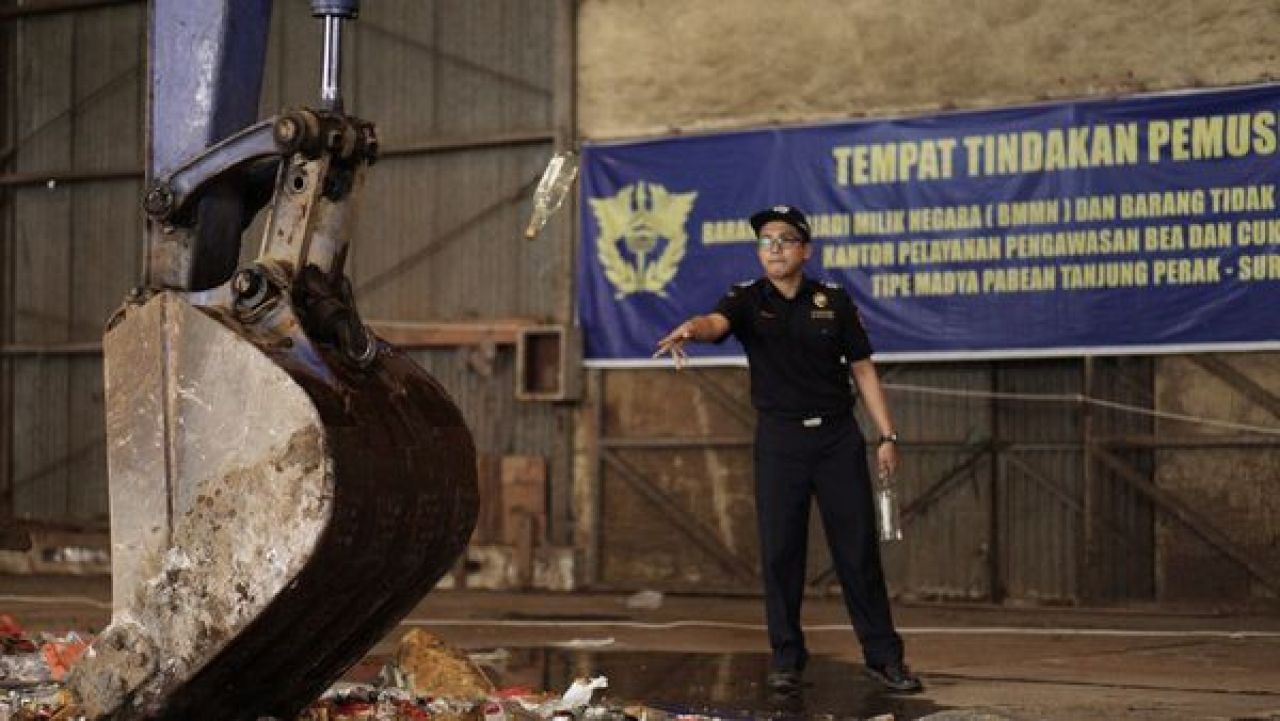 Pemusnahan BMMN di plant PT Sinar Sarana Bening