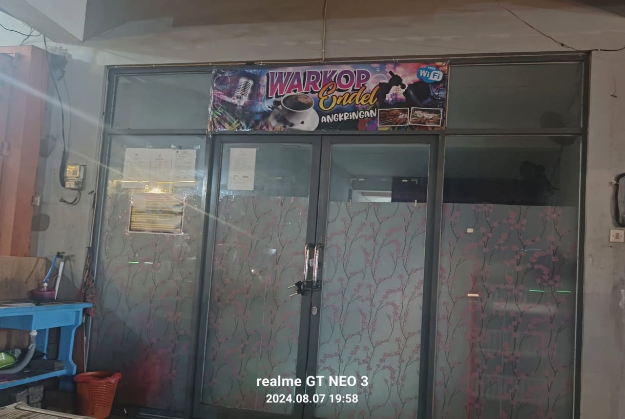 Cafe Endel kawasan Gempol 9 tempat terjadi perkelahian antara oknum wartawan dengan pengunjung cafe