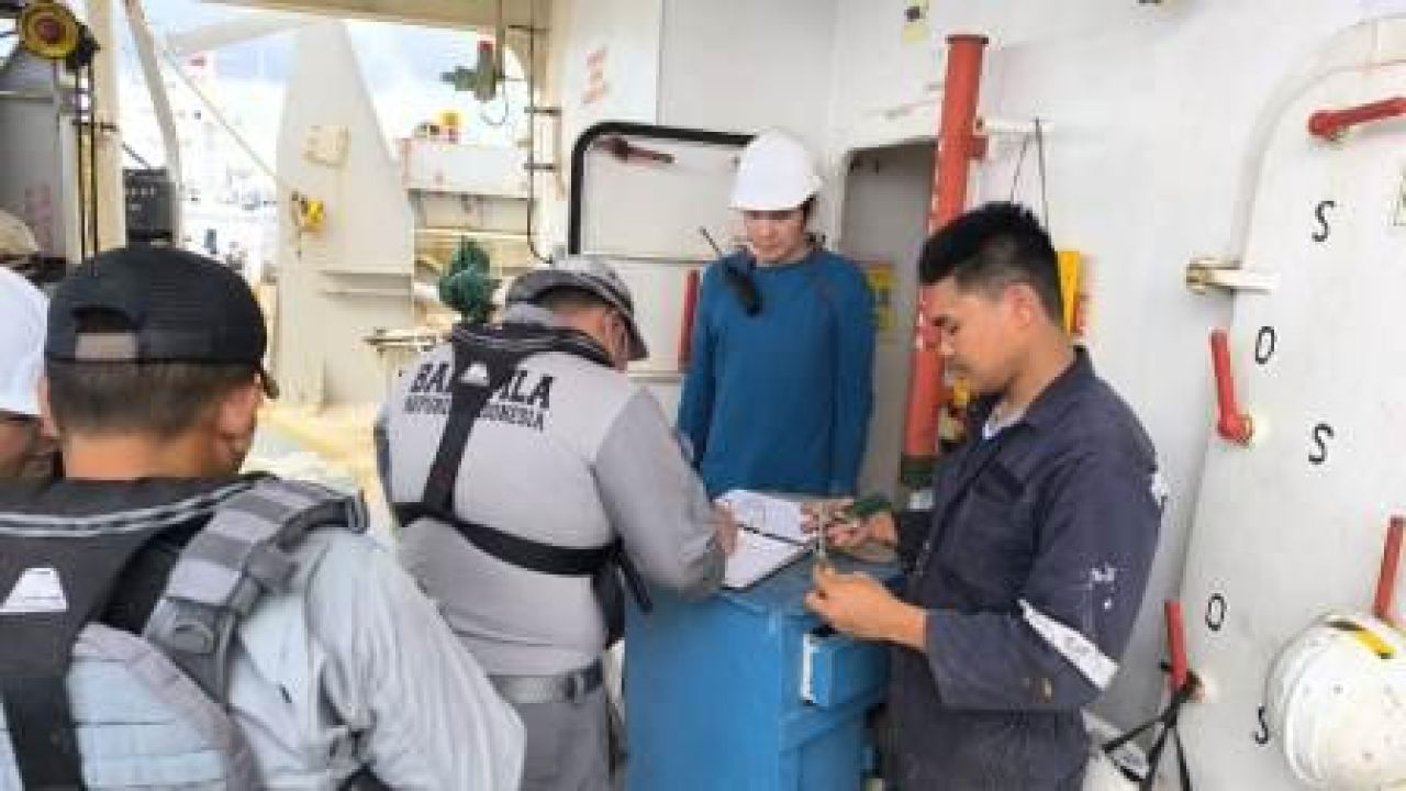 Kapal MV Lakas yang dicurigai membawa barang ilegal di perairan Gorontalo