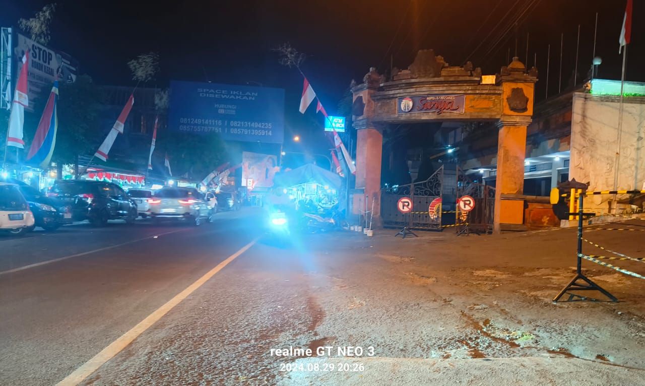 Depan Hotel Surya Tretes-Prigen jadi tempat favorit nongkrong bagi kaum muda-mudi