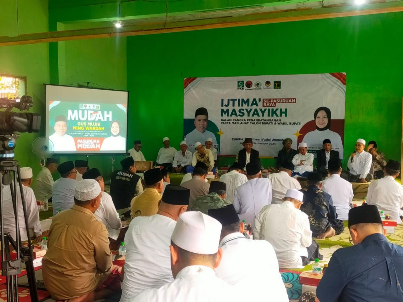 Pasangan Bacabup Pasuruan, Mujib Imron-Wardah Nafisah tandatangi Pakta Maslahat dihadapan puluhan ulama