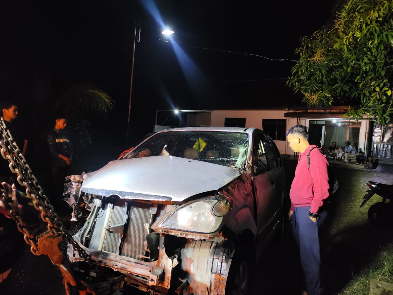 Daihatsu Xenia Seruduk Honda Supra X Mrican, Jenangan