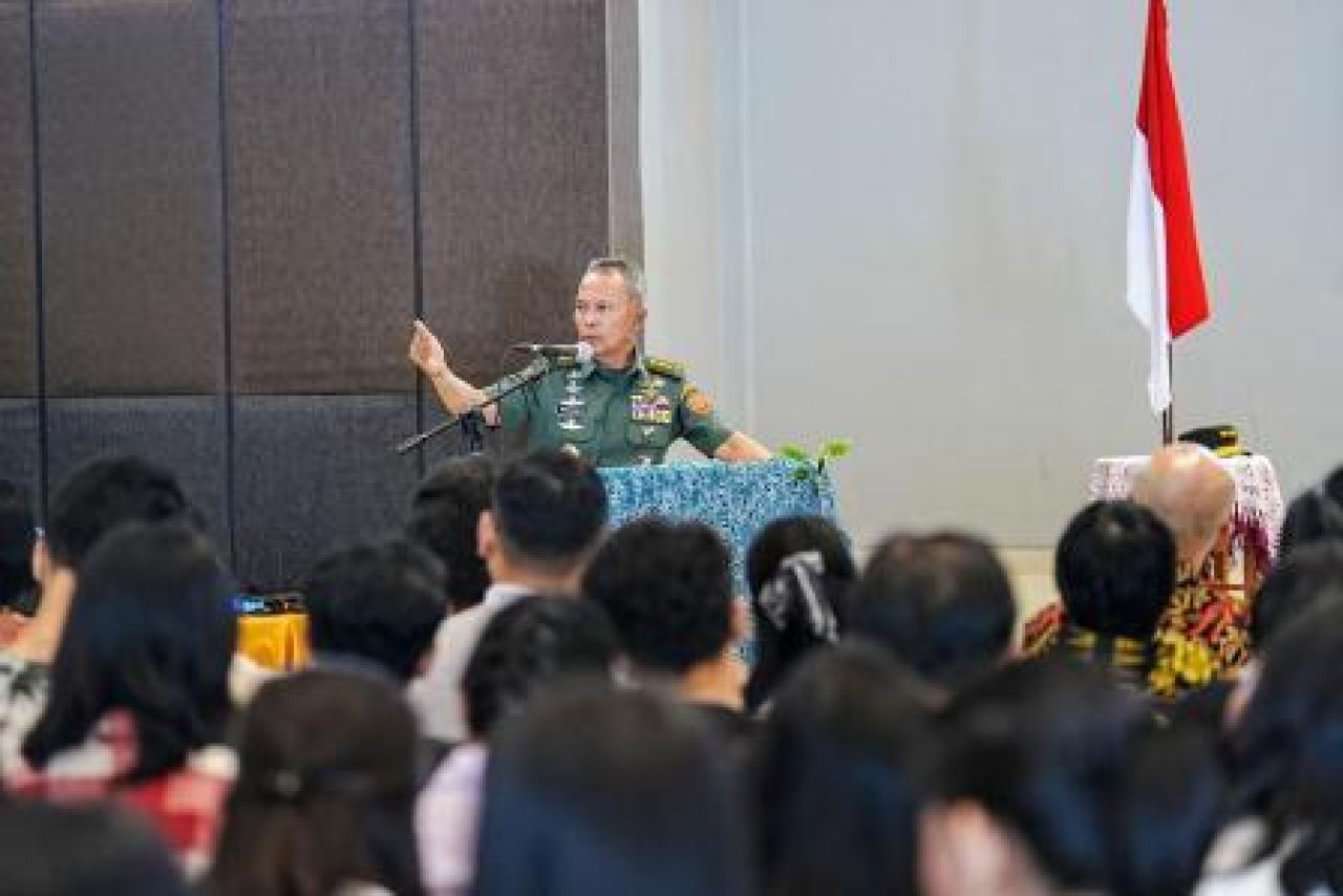 Letjen TNI Richard Taruli H. Tampubolon memberikan Kuliah Umum
