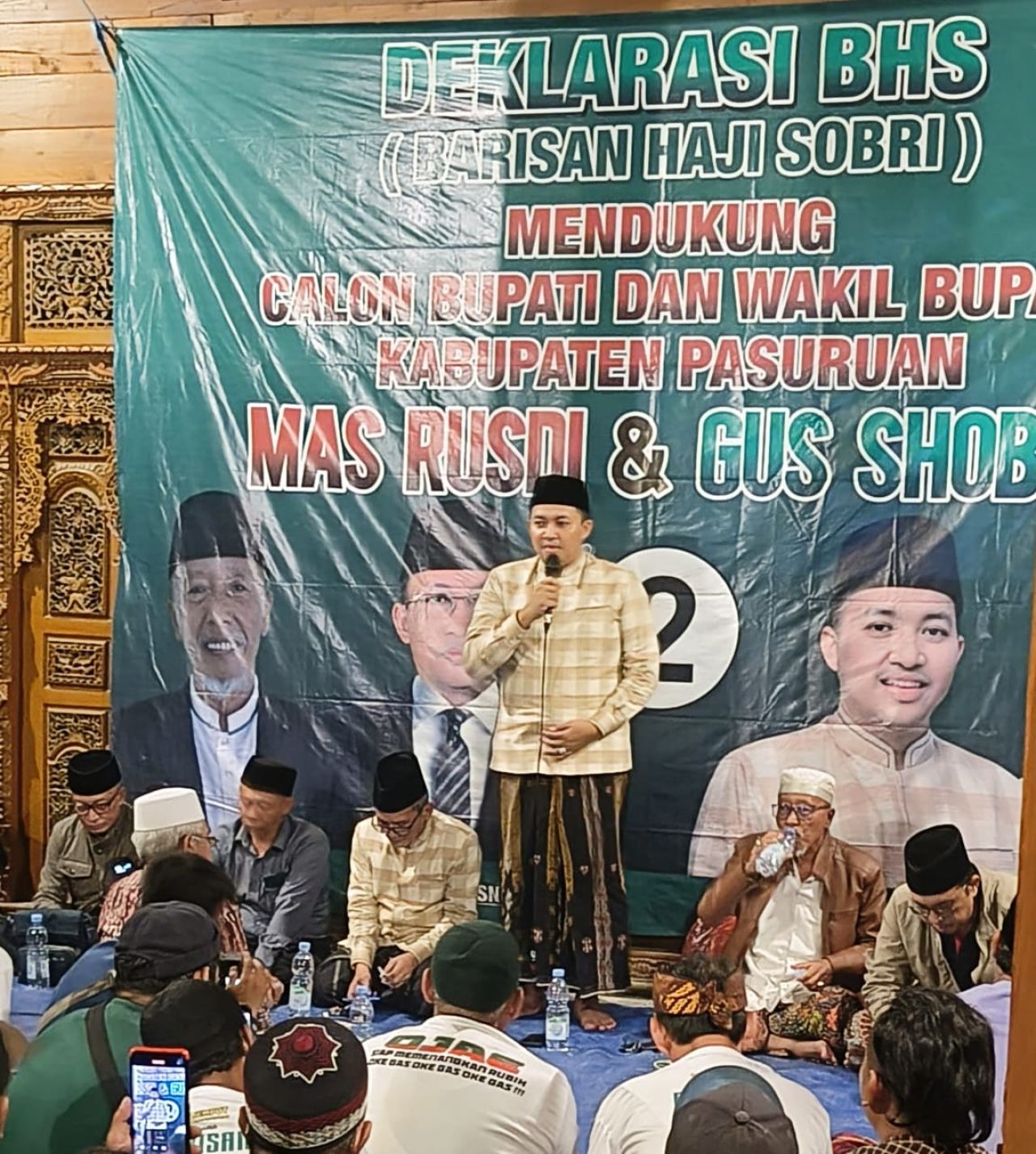 Pasangan Calon Bupati dan Wakil Bupati Pasuruan, Rusdi Sutedja dan Shobih Asrori menghadiri deklarasi relawan BHS