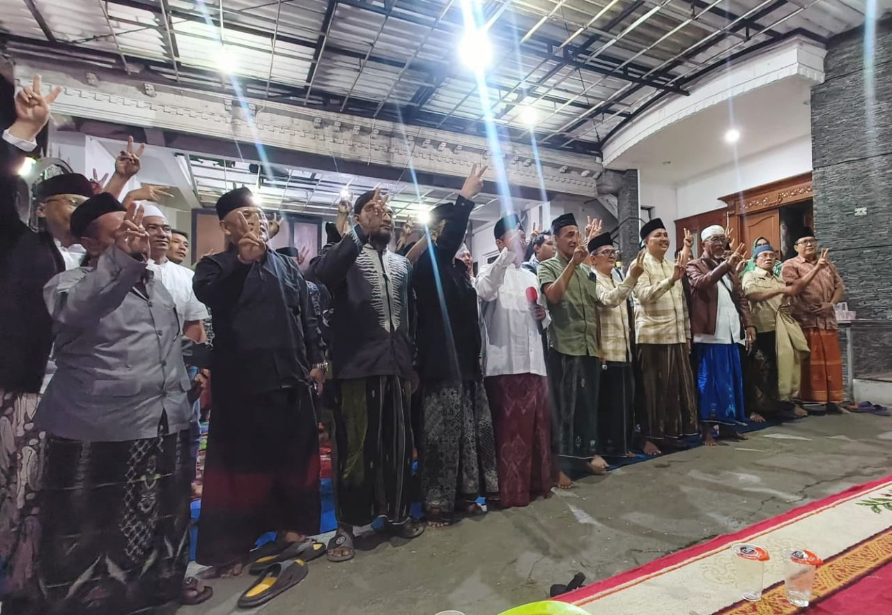 Paslon Bupati dan Wakil Bupati Pasuruan, Rusdi-Shobih bersama relawan BHS saat deklarasi.