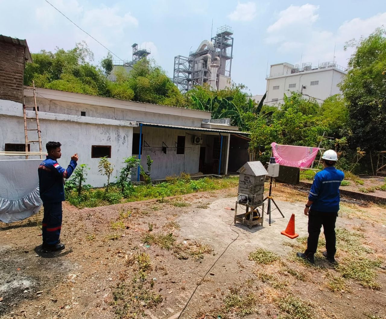DLH Kabupaten Pasuruan datangkan tim laboratorium pasangan alat deteksi polusi udara didekat lokasi PT Cargil