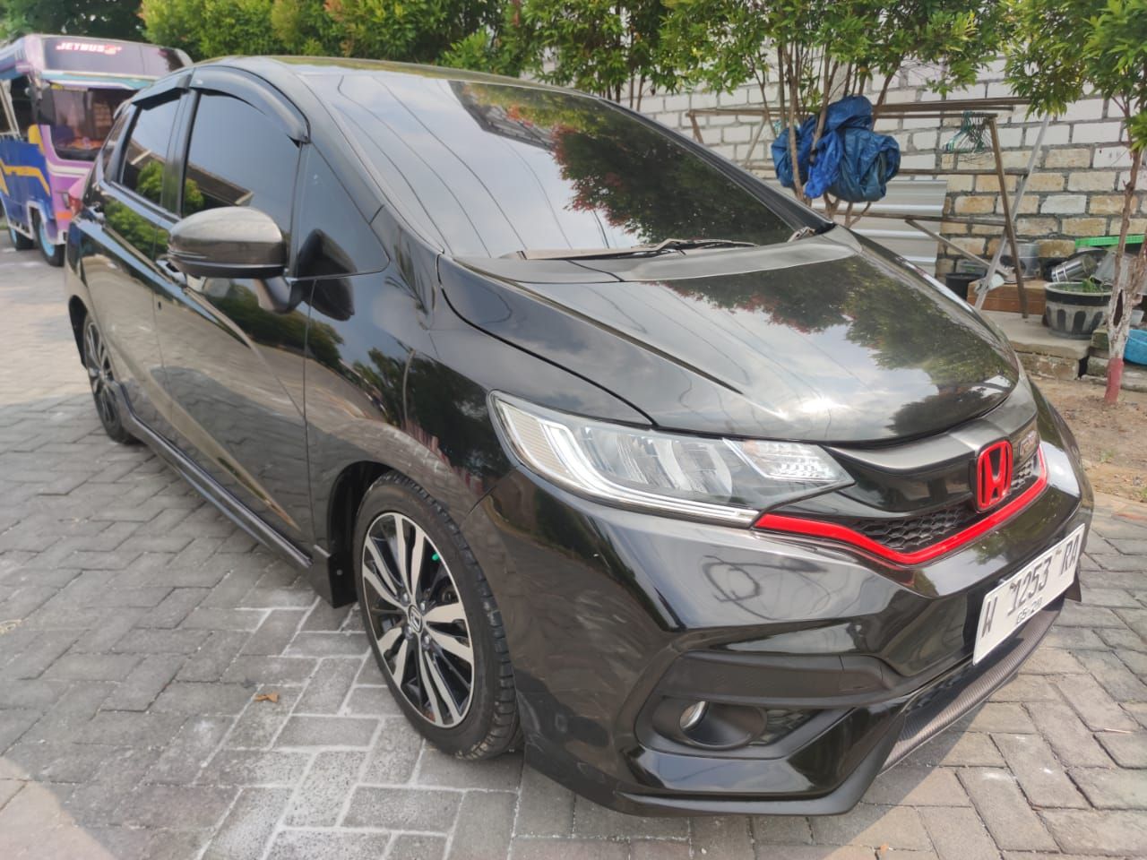 Mobil Jazz yang dibawa pelaku