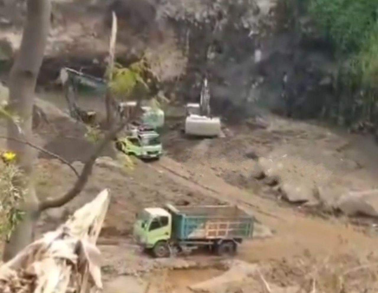 Tambang di Desa Wiyu masih beroperasi