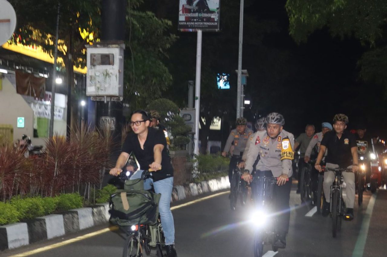 Cek TPS, Kapolres Trenggalek Bersama Forkomopinda "Ngontel" Bareng