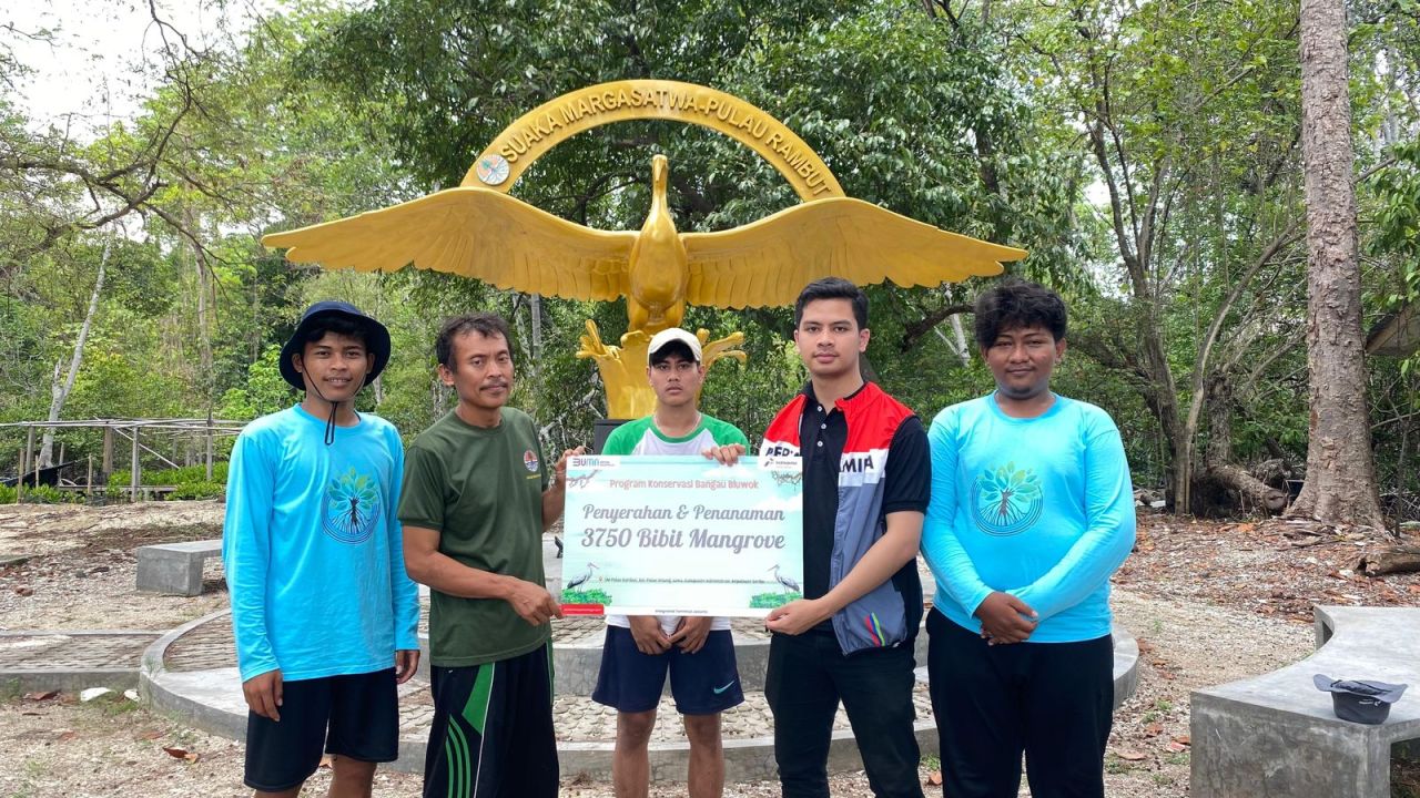 Lestarikan Bangau Bluwok, Pertamina Patra Niaga RJBB Tanam 3.750 Mangrove
