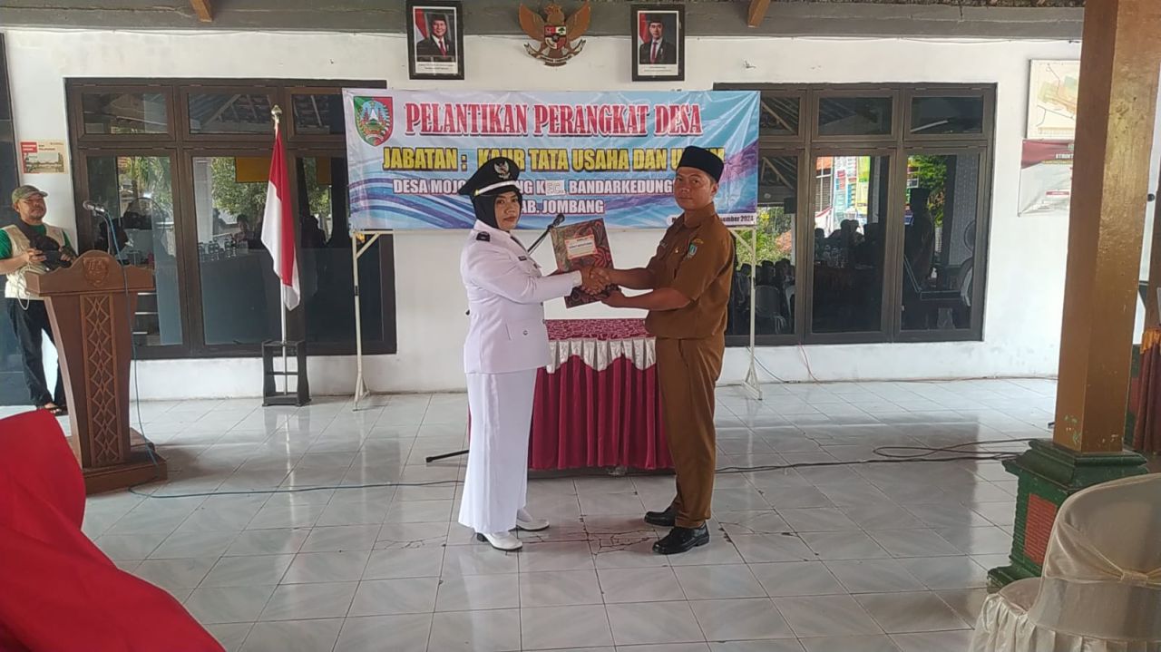 Pemdes Mojokambang Gelar Pelantikan dan Pengambilan Sumpah Jabatan Perangkat Desa Baru