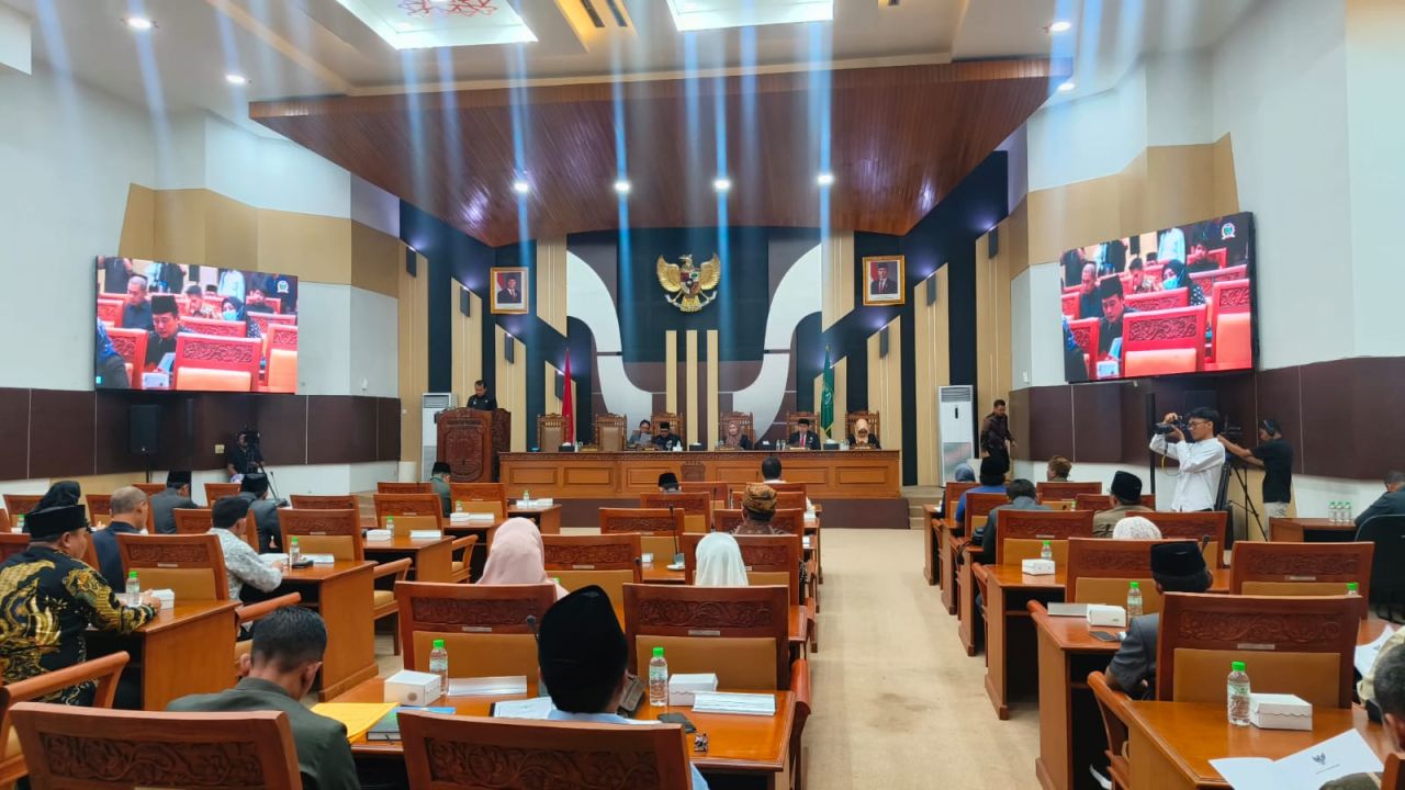 Suasana Sidang Paripurna DPRD Kabupaten Pasuruan agenda sidang Raperda APBD Tahun 2025