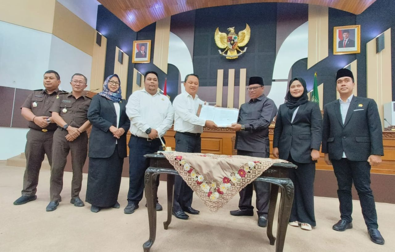 Penandatangan MoU DPRD Kabupaten Pasuruan dengan Kejari dibidang hukum