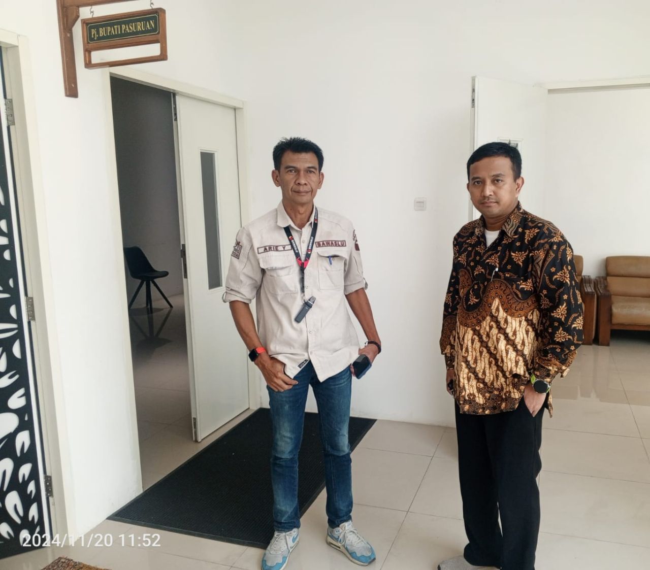 Ketua Bawaslu Kabupaten Pasuruan, Arie Yunianto bertandang ke Kantor Pj. Bupati Pasuruan, Nurkholis