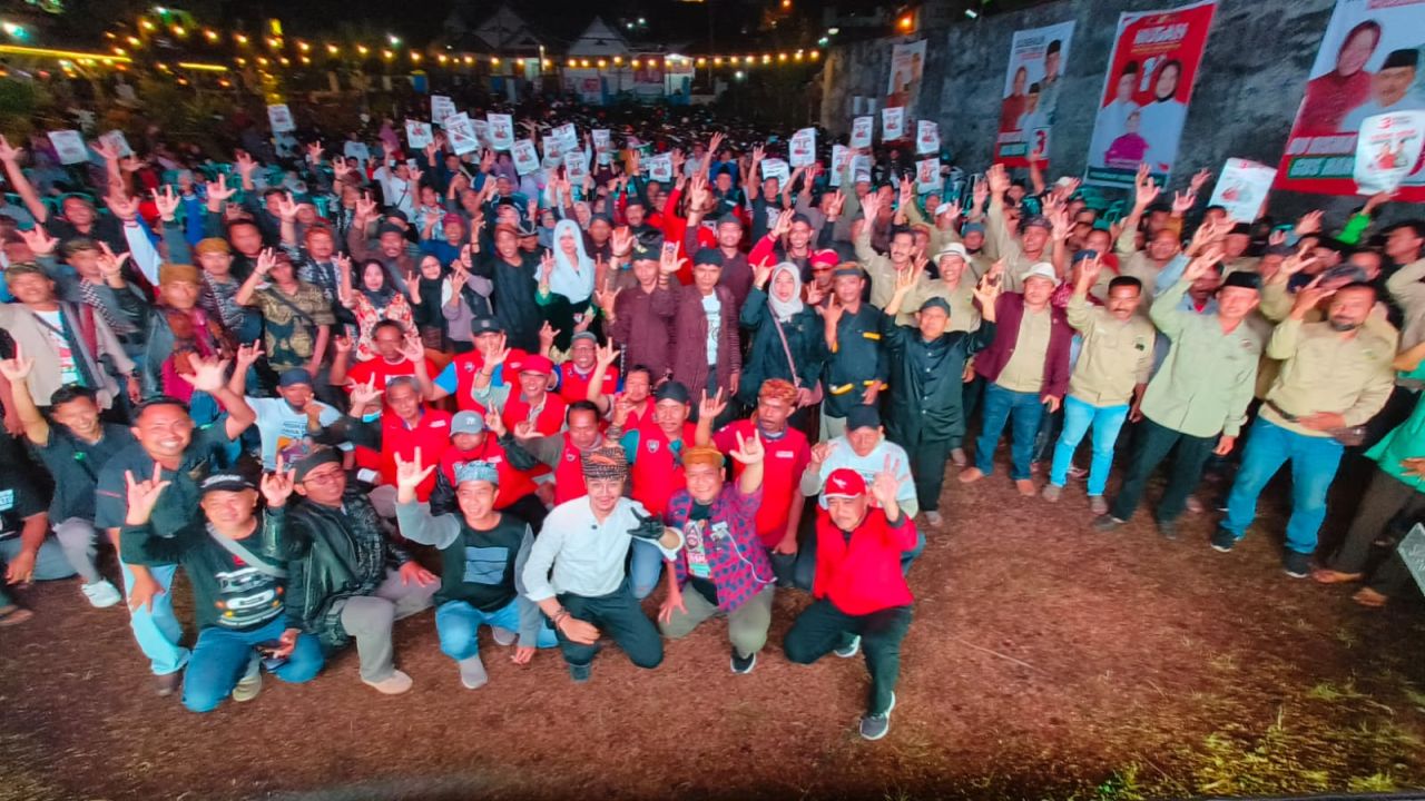 Pengurus DPC PDI P Kabupaten bersama sejumlah relawan siap menangkan Risma-Gus Hans di Pilgub Jatim