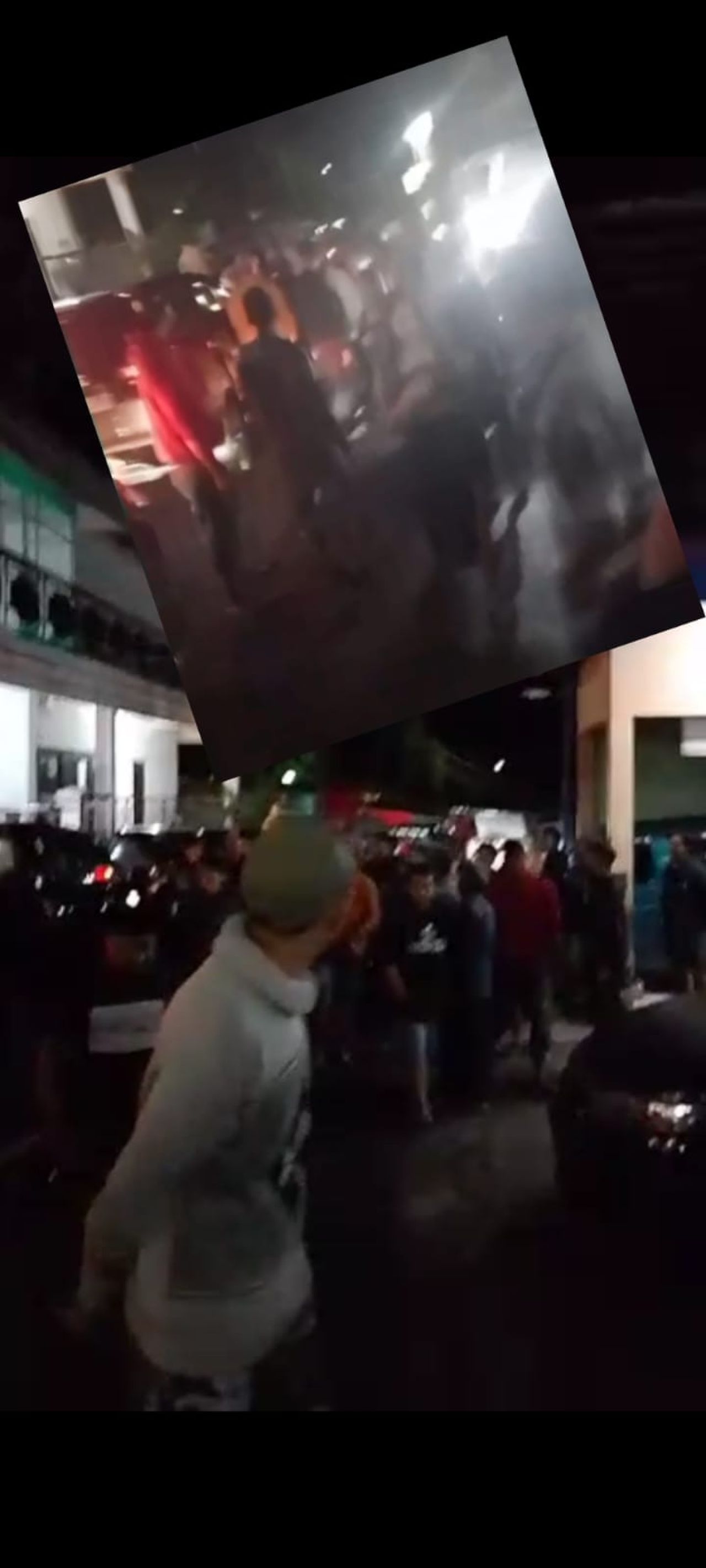 Petugas gabungan saat razia penyakit masyarakat di Pesanggrahan-Tretes terjadi keributan