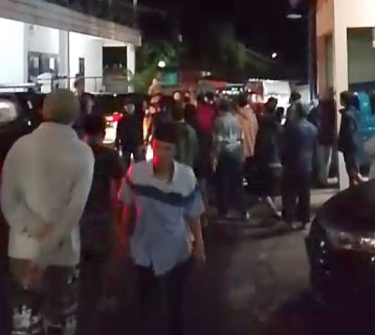 Razia petugas gabungan di tempat terduga protitusi kawasan Pesanggrahan- Tretes diwarnai aksi tembakan