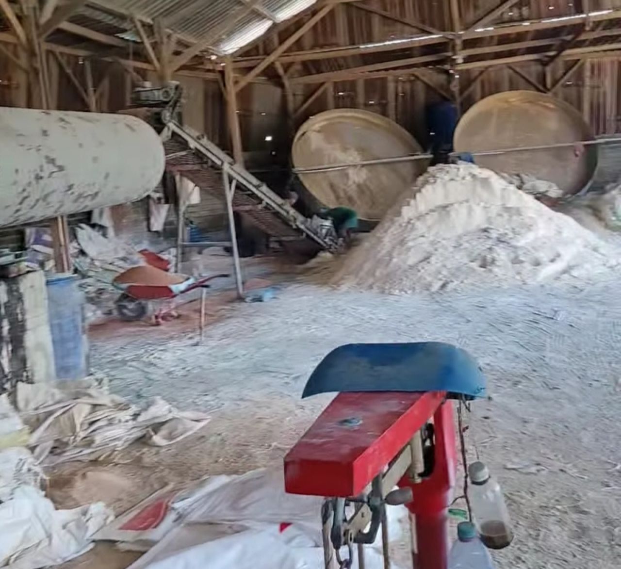 Pabrik pupuk PT Multi Alam Raya Sejahtera