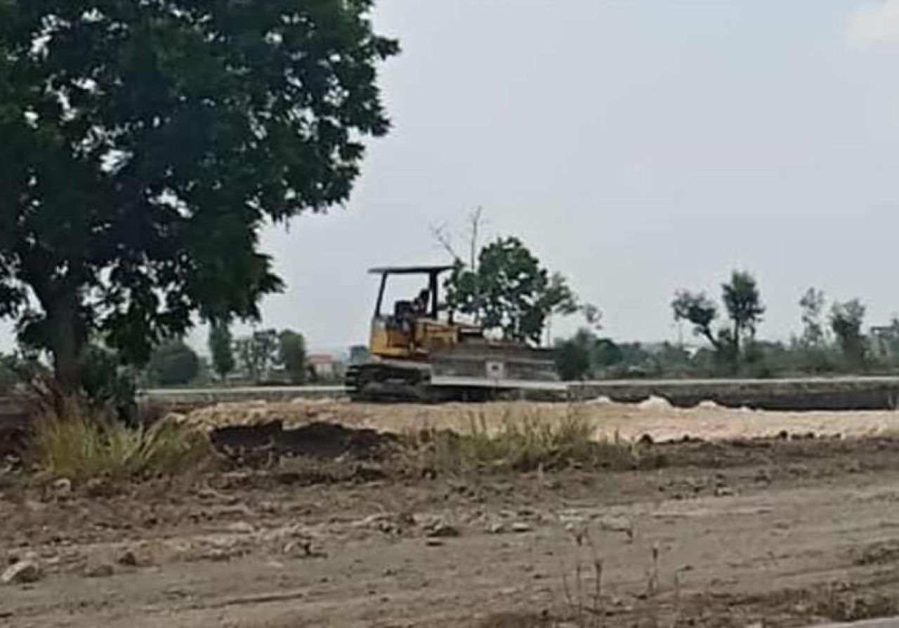 Urugan tanah kavling di Desa Domas