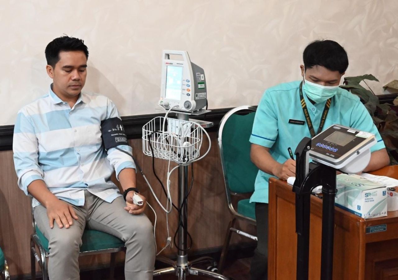 Muhammad Zaini, Wakil Ketua DPRD Kabupaten Pasuruan saat Check-Up kesehatan