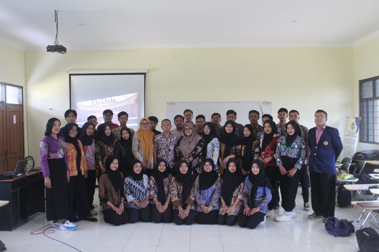 Foto bersama peserta debat