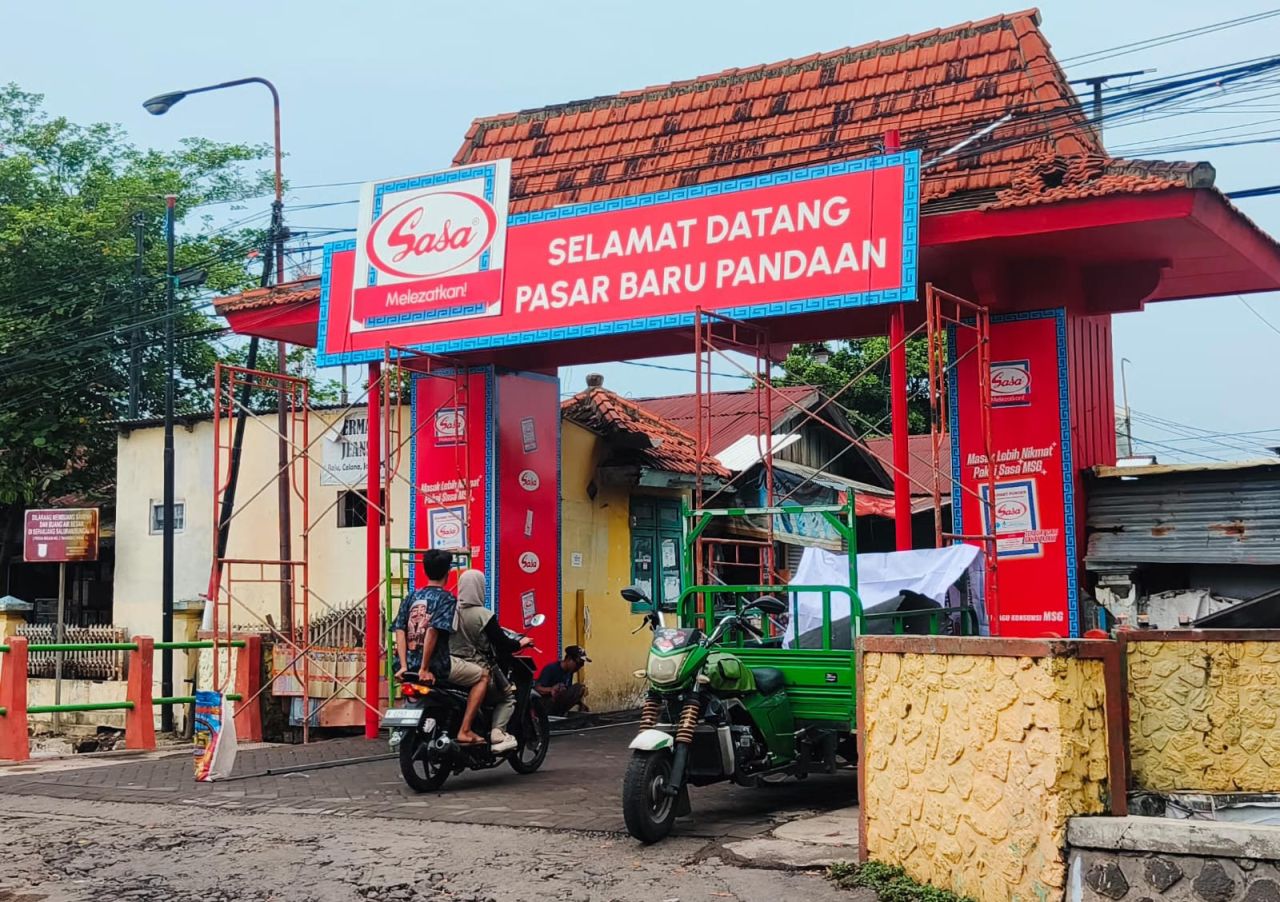 Salah satu gapura di Pasar Baru Pandaan yang direnovasi oleh pihak vendor