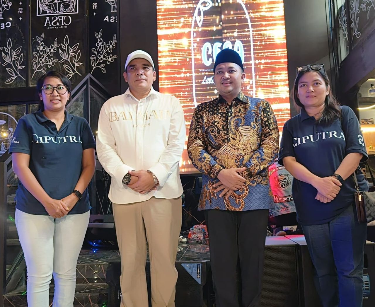 Decky Tjahyono Triyoga owner CLG Coffe Shop dan Eatery bersama Rusdi Sutejo Bupati Pasuruan terpilih